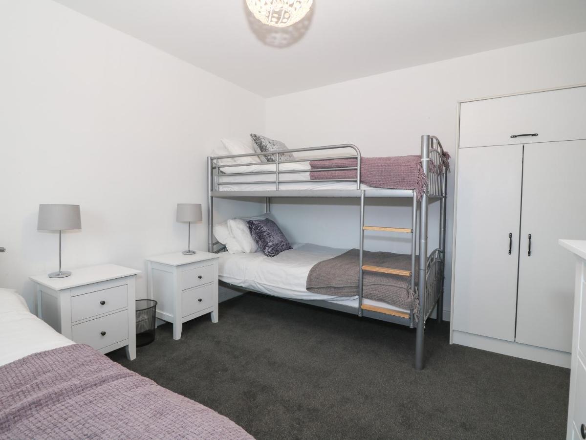 8 Marina View Pwllheli
