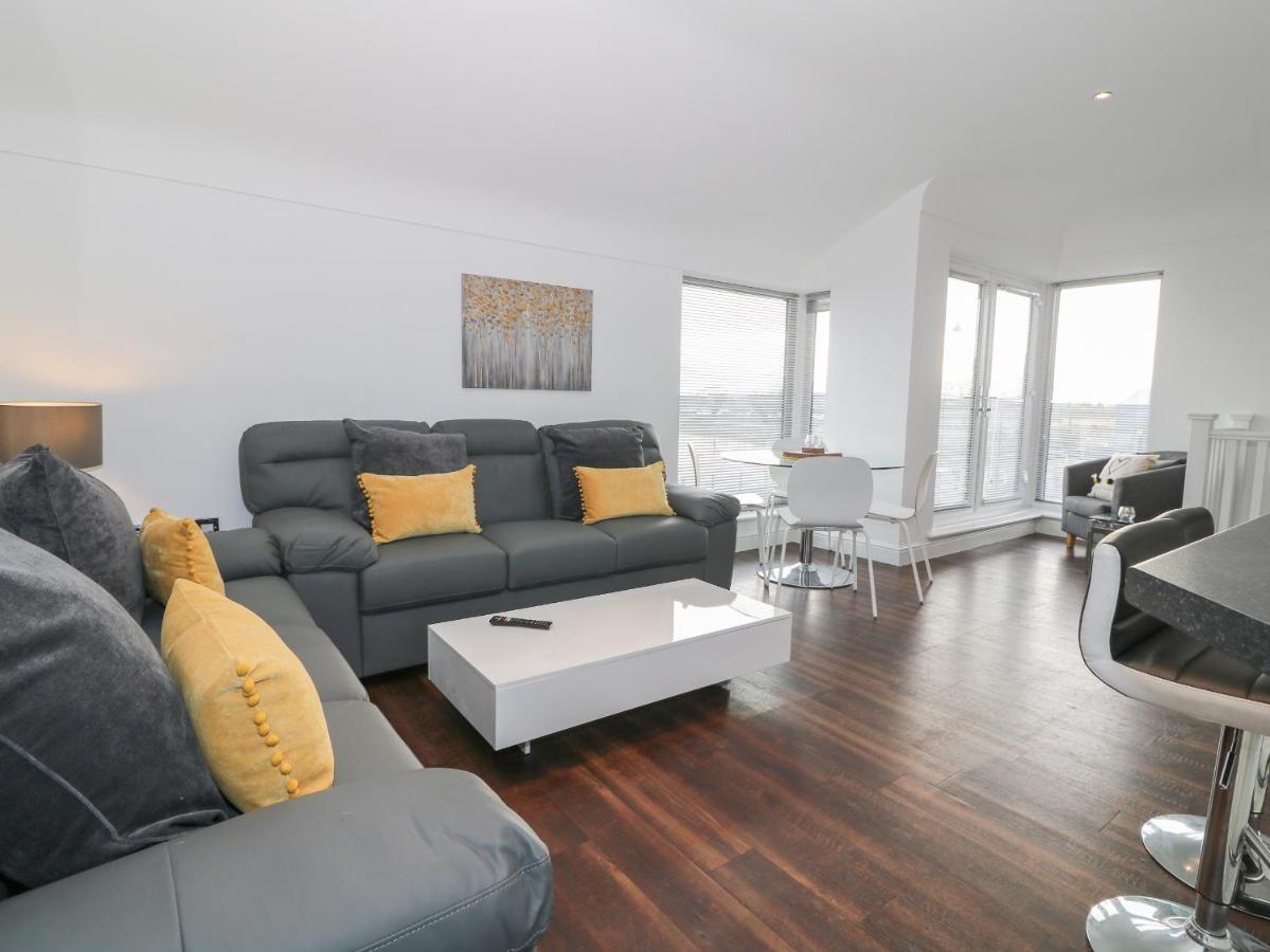 8 Marina View *
